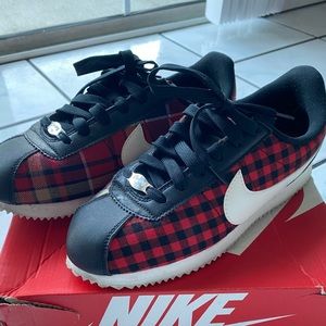 W Nike Cortez Basic TXT SE (GS)